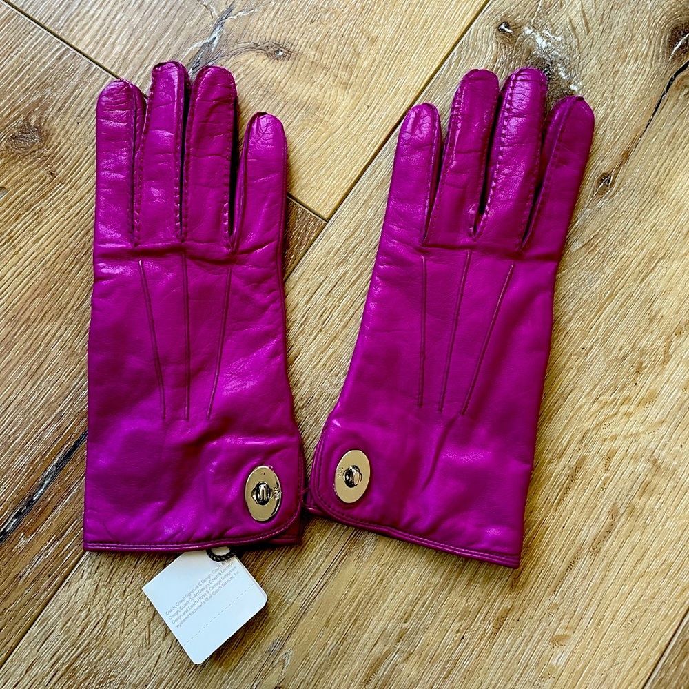 Coach Pink Gloves NWT